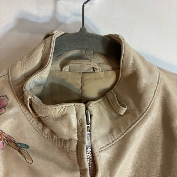 CUERO Sz M Leather Jacket Handpainted Cherry Blossoms Zipper Closure Lined - Picture 3 of 14